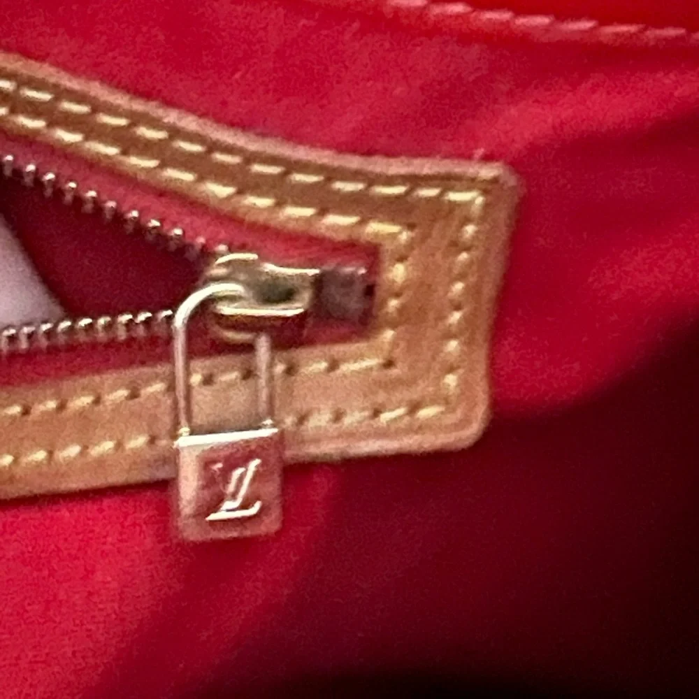 *Sold* Louis Vuitton Vernis Red Patent Leather Tote Handbag Authenticated! - Picture 11 of 16